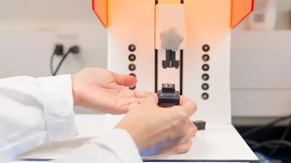 3D Yazıcıyla 20 Dakikada Kişiye Özel Kontakt Lens Üretildi: Göz Sağlığında Yeni Dönem Başlıyor